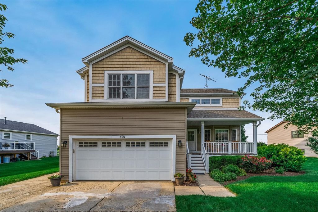 Photo for 191 Meadows Drive, Sugar Grove, IL 60554 (MLS # 12487121)