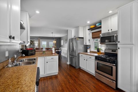 Tiny photo for 191 Meadows Drive, Sugar Grove, IL 60554 (MLS # 12487121)