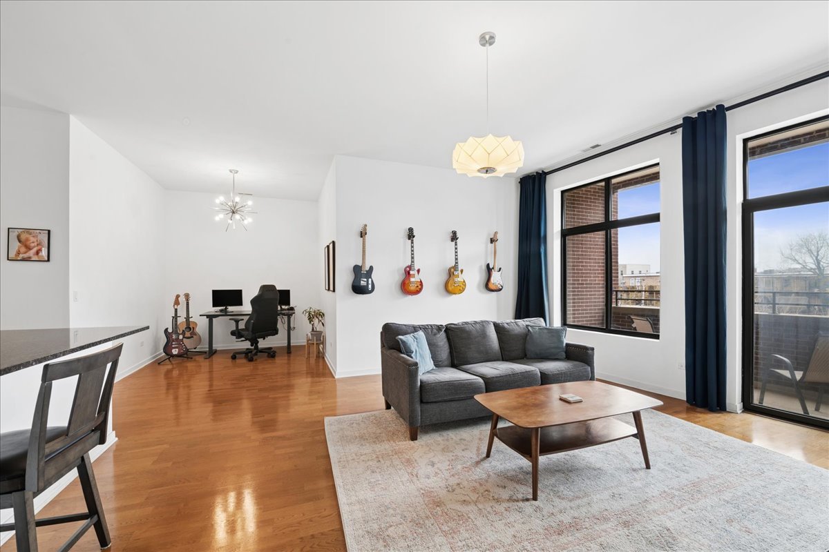 4420 N CLARK Street 302