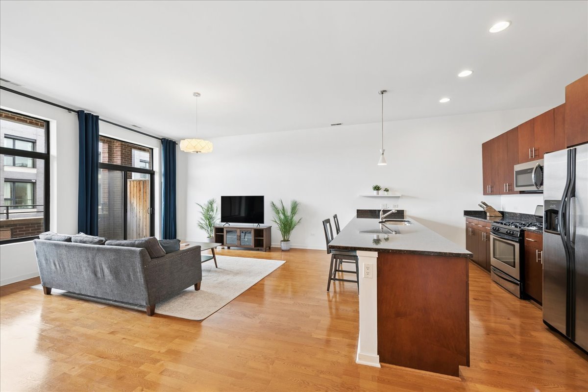 4420 N CLARK Street 302