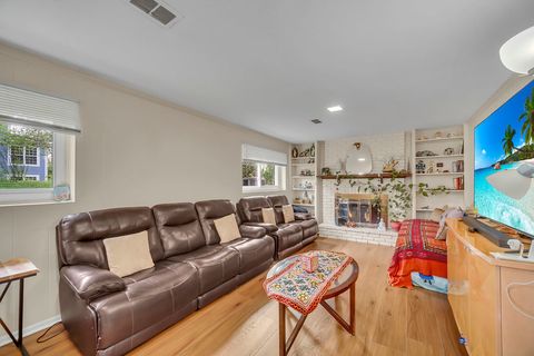 Tiny photo for 401 Greentree Parkway, Libertyville, IL 60048 (MLS # 12619962)