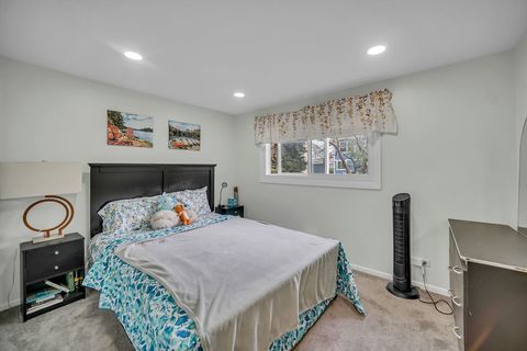 Tiny photo for 401 Greentree Parkway, Libertyville, IL 60048 (MLS # 12619962)