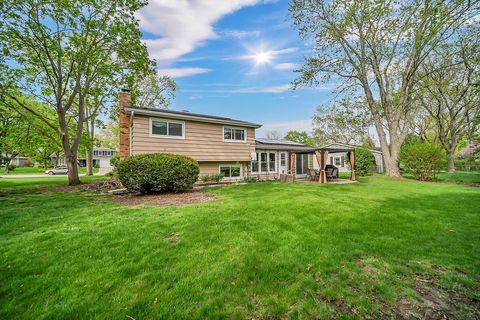 Tiny photo for 401 Greentree Parkway, Libertyville, IL 60048 (MLS # 12619962)