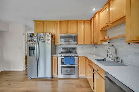 Tiny photo for 401 Greentree Parkway, Libertyville, IL 60048 (MLS # 12619962)