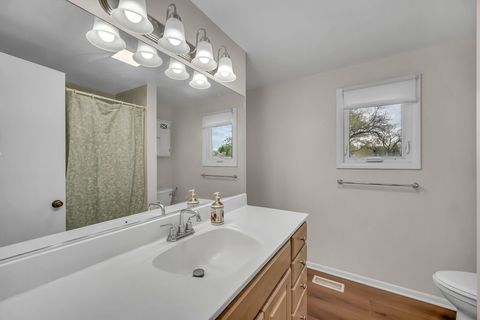 Tiny photo for 401 Greentree Parkway, Libertyville, IL 60048 (MLS # 12619962)