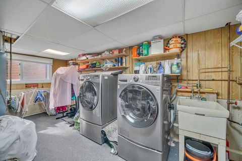 Tiny photo for 401 Greentree Parkway, Libertyville, IL 60048 (MLS # 12619962)