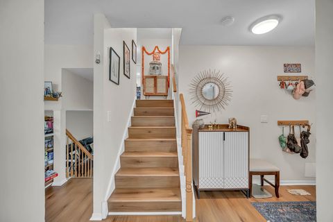 Tiny photo for 401 Greentree Parkway, Libertyville, IL 60048 (MLS # 12619962)