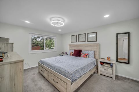 Tiny photo for 401 Greentree Parkway, Libertyville, IL 60048 (MLS # 12619962)