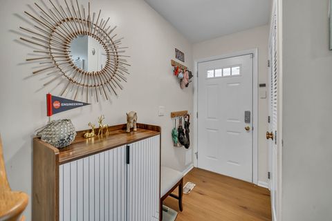 Tiny photo for 401 Greentree Parkway, Libertyville, IL 60048 (MLS # 12619962)