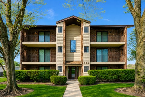Photo of 500 Valley Drive #301, Naperville, IL 60563 (MLS # 12726353)