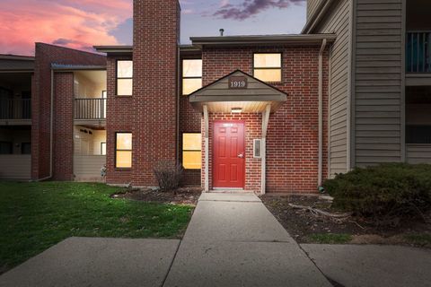 Tiny photo for 1919 N Hicks Road #209, Palatine, IL 60074 (MLS # 12617818)