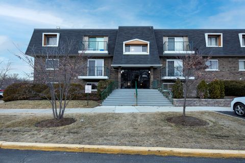 Tiny photo for 3856 S parkway Drive #3B, Northbrook, IL 60062 (MLS # 12590974)