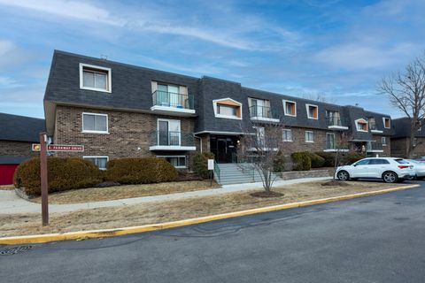 Photo of 3856 S parkway Drive #3B, Northbrook, IL 60062 (MLS # 12590974)