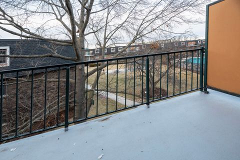 Tiny photo for 3856 S parkway Drive #3B, Northbrook, IL 60062 (MLS # 12590974)