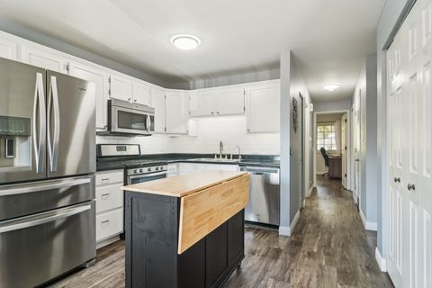 Tiny photo for 295 Woodridge Circle #H, South Elgin, IL 60177 (MLS # 12509560)