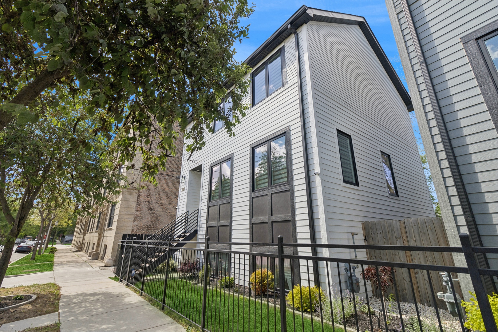 218 E 46th Street