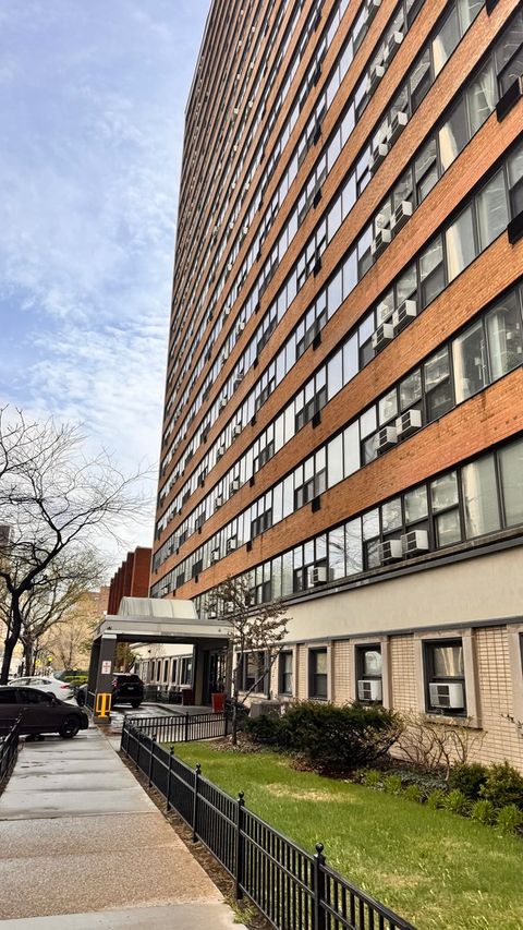 6030 N Sheridan Road 1710 Chicago IL 60660
