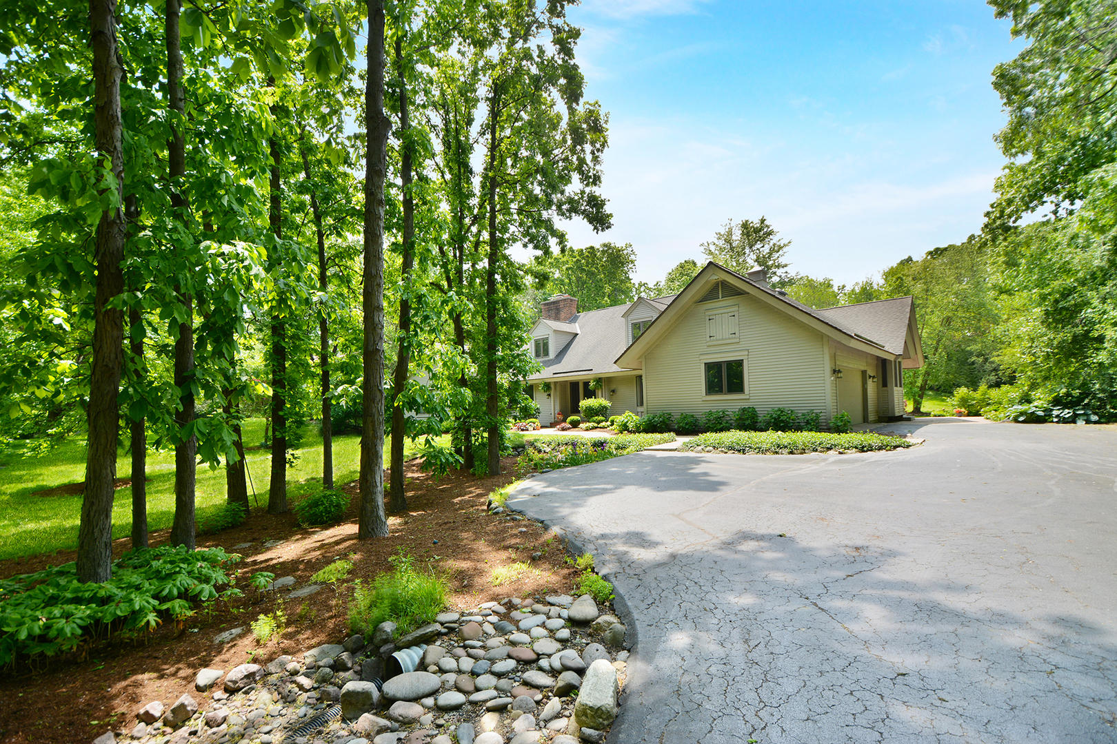 24 Robin Crest Road
