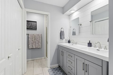 Tiny photo for 2430 Navajo Drive, Bettendorf, IA 52722 (MLS # 12557082)