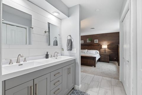 Tiny photo for 2430 Navajo Drive, Bettendorf, IA 52722 (MLS # 12557082)