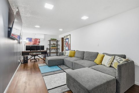 Tiny photo for 2430 Navajo Drive, Bettendorf, IA 52722 (MLS # 12557082)