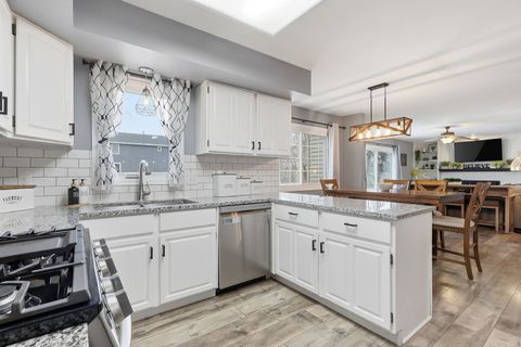 Tiny photo for 2430 Navajo Drive, Bettendorf, IA 52722 (MLS # 12557082)