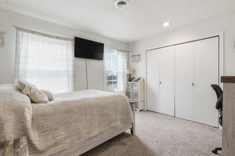 Tiny photo for 2430 Navajo Drive, Bettendorf, IA 52722 (MLS # 12557082)