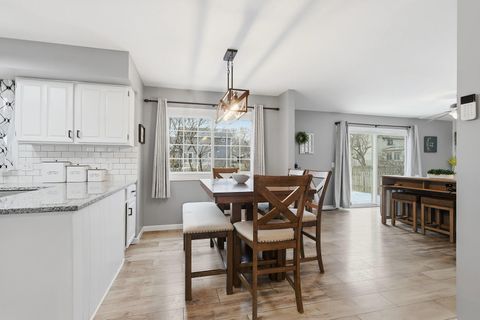 Tiny photo for 2430 Navajo Drive, Bettendorf, IA 52722 (MLS # 12557082)