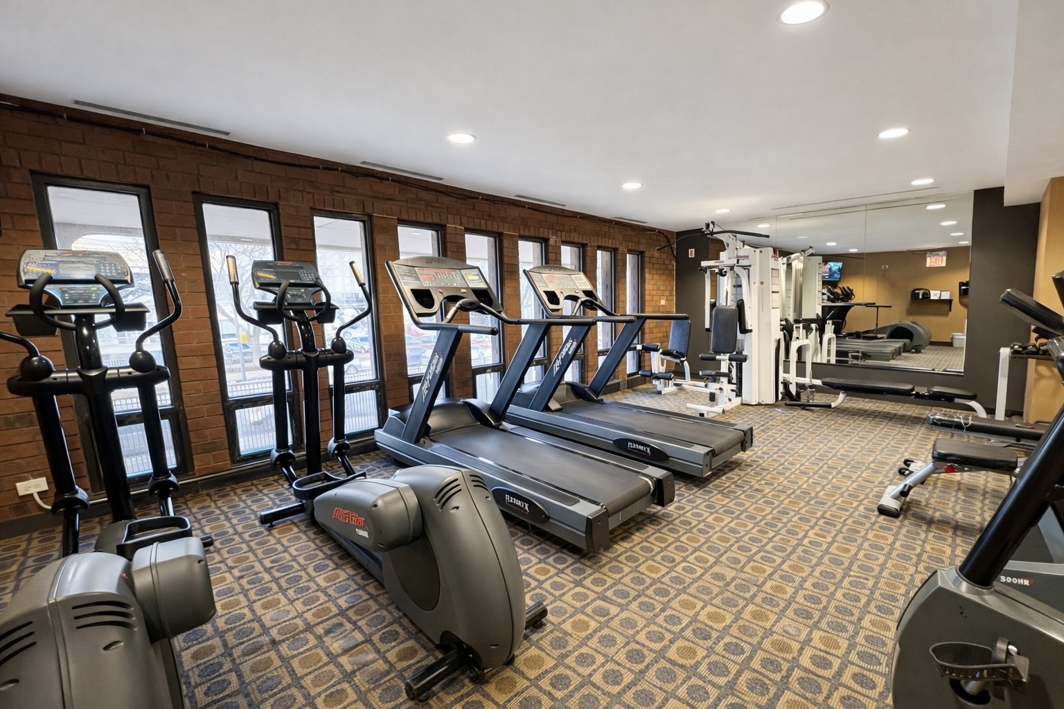 2605 S Indiana Avenue 301