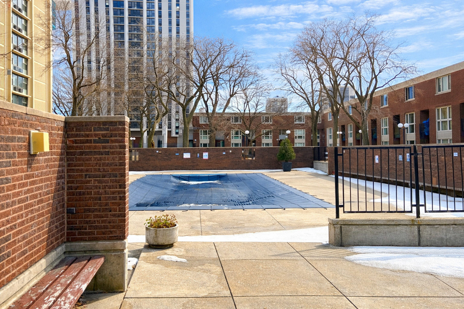 2605 S Indiana Avenue 301