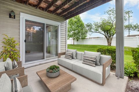 Tiny photo for 1533 N Courtland Drive, Arlington Heights, IL 60004 (MLS # 12676359)