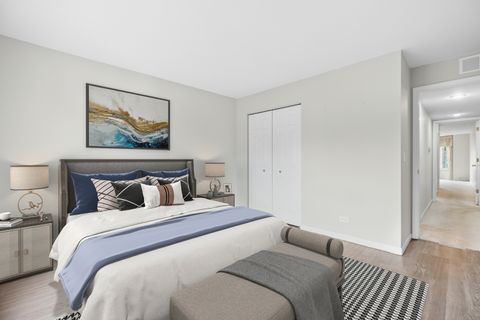 Tiny photo for 1533 N Courtland Drive, Arlington Heights, IL 60004 (MLS # 12676359)