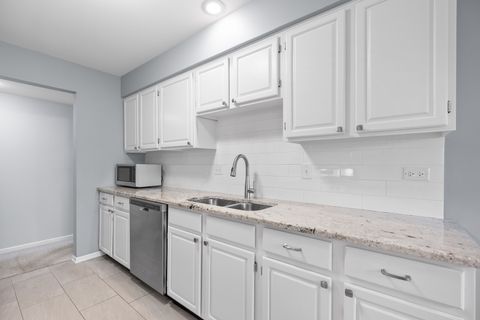 Tiny photo for 1533 N Courtland Drive, Arlington Heights, IL 60004 (MLS # 12676359)