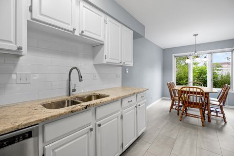 Tiny photo for 1533 N Courtland Drive, Arlington Heights, IL 60004 (MLS # 12676359)