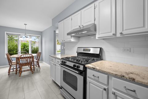 Tiny photo for 1533 N Courtland Drive, Arlington Heights, IL 60004 (MLS # 12676359)