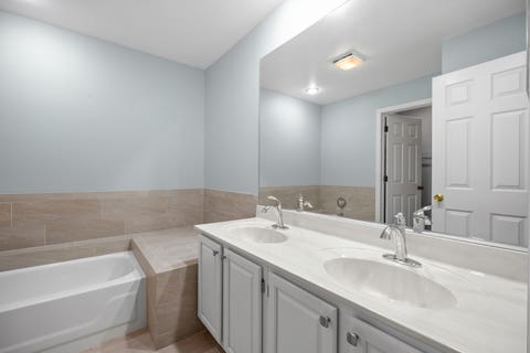 Tiny photo for 1533 N Courtland Drive, Arlington Heights, IL 60004 (MLS # 12676359)