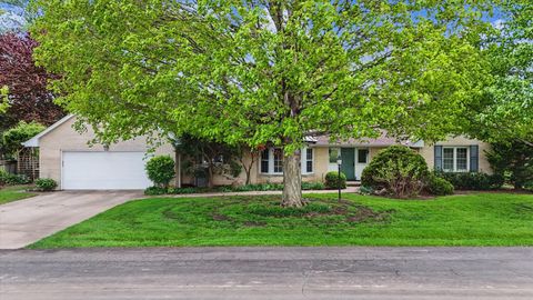 Photo of 3 Lake Park Road, Champaign, IL 61822 (MLS # 12530079)