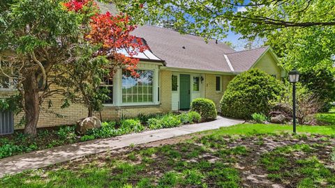 Tiny photo for 3 Lake Park Road, Champaign, IL 61822 (MLS # 12530079)
