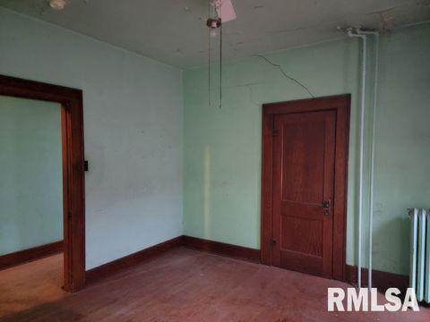 Tiny photo for 101 S 6TH Street, Murphysboro, IL 62966 (MLS # EB458982)