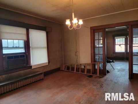 Tiny photo for 101 S 6TH Street, Murphysboro, IL 62966 (MLS # EB458982)