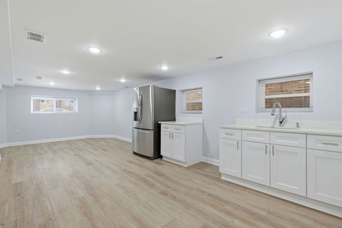 Tiny photo for 2950 N Lowell Avenue, Chicago, IL 60641 (MLS # 12567321)