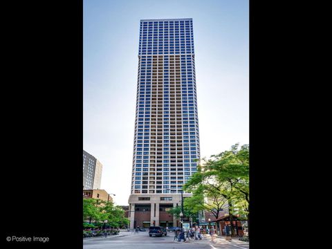 1030 N STATE Street 44L Chicago IL 60610