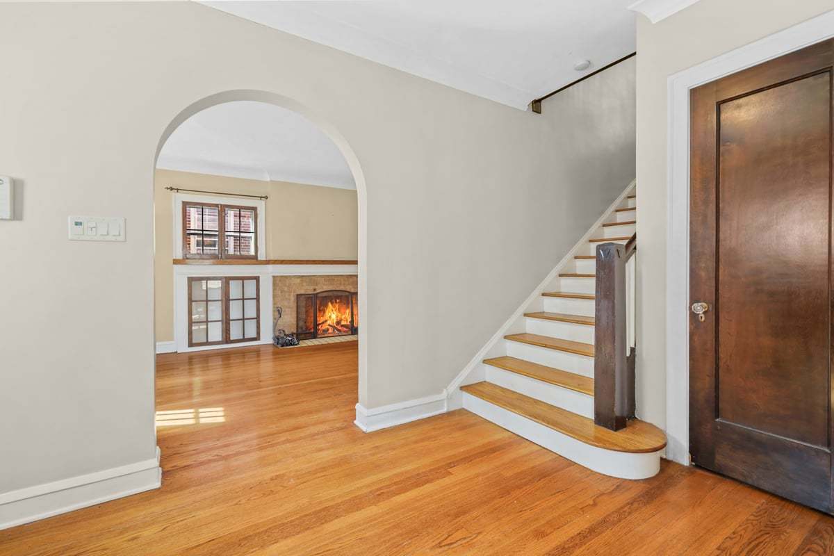 11200 S LONGWOOD Drive