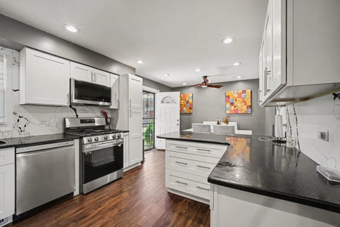 Tiny photo for 15659 Mutual Terrace, South Holland, IL 60473 (MLS # 12670100)