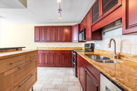 Tiny photo for 940 W Glenlake Avenue #27B, Chicago, IL 60660 (MLS # 12759392)