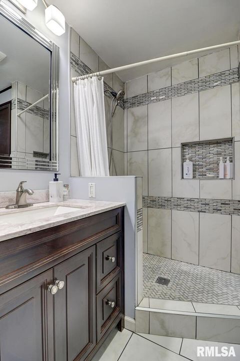 Tiny photo for 2410 BARKER Street, Clinton, IA 52732 (MLS # QC4270069)