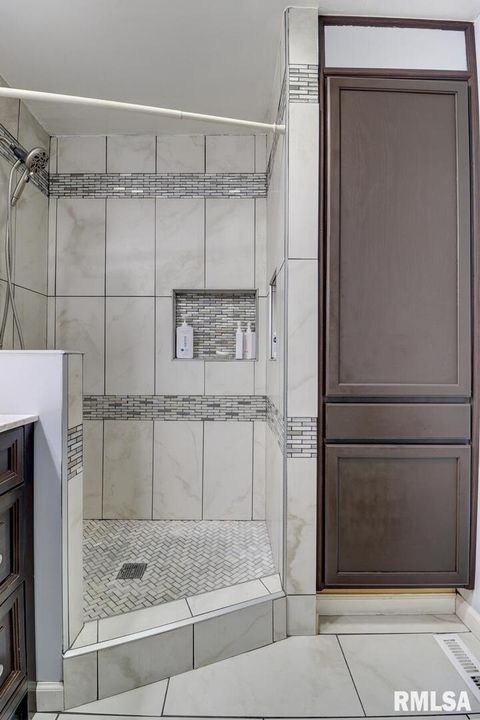 Tiny photo for 2410 BARKER Street, Clinton, IA 52732 (MLS # QC4270069)