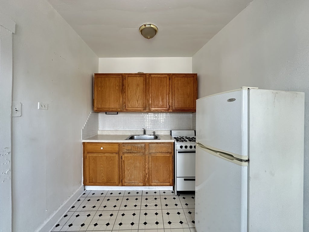 2432 N LINDEN Place 308