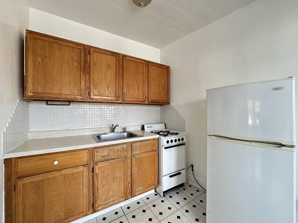 2432 N LINDEN Place 308