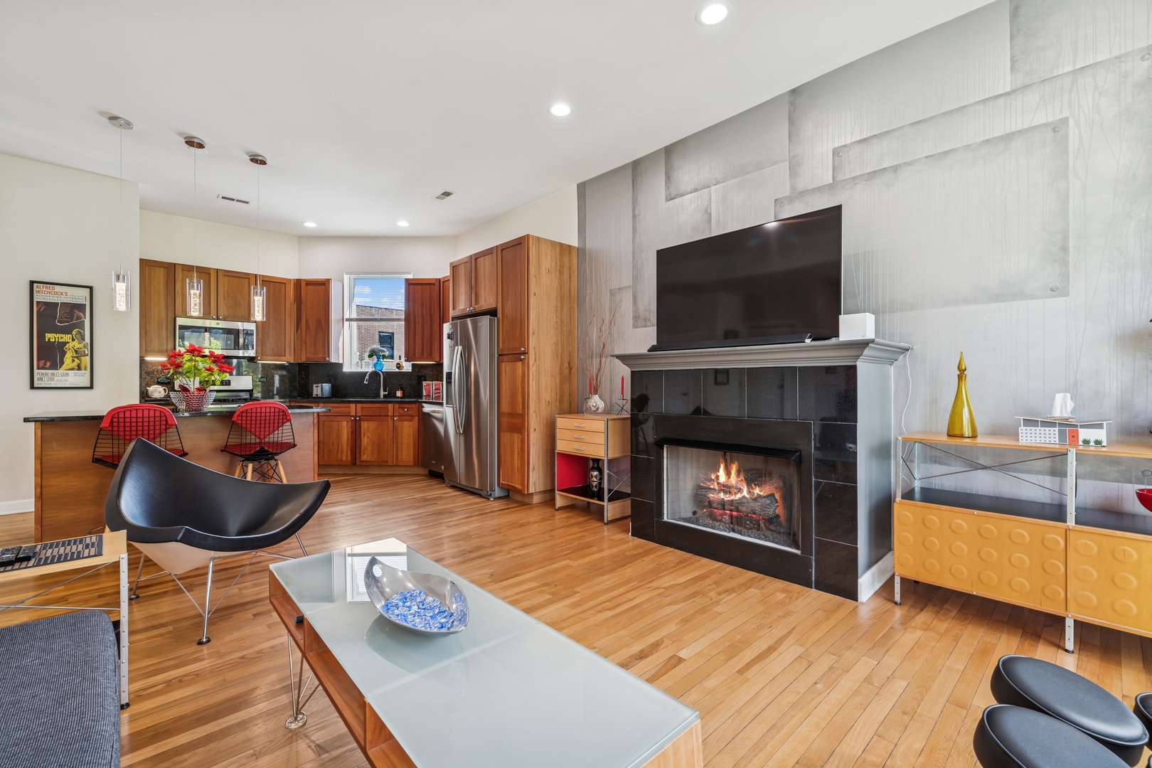 612 W BARRY Avenue 3